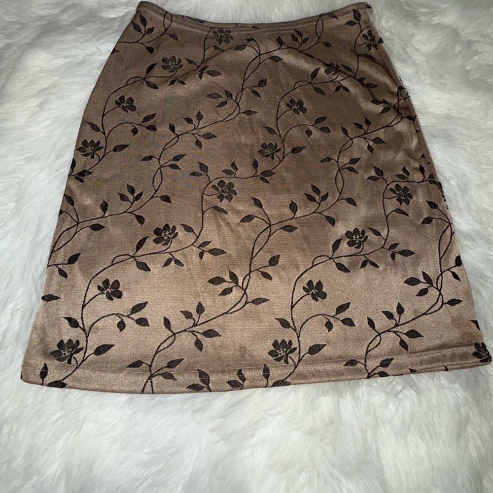 Chic Floral Tan Midi Skirt